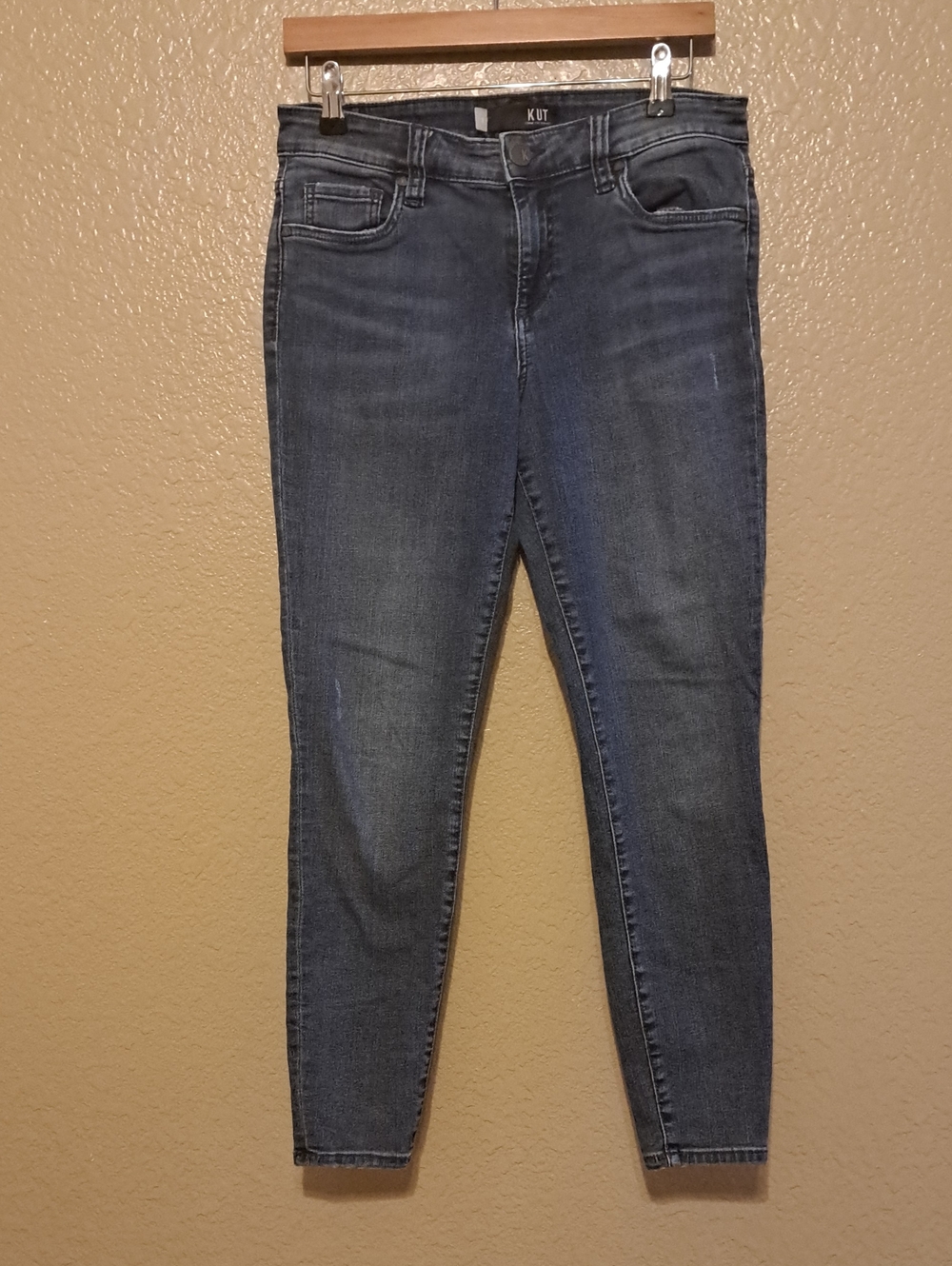 Kut from the Kloth from the Kloth Women's Mid Wash Blue Slim Jeans. Size 8.